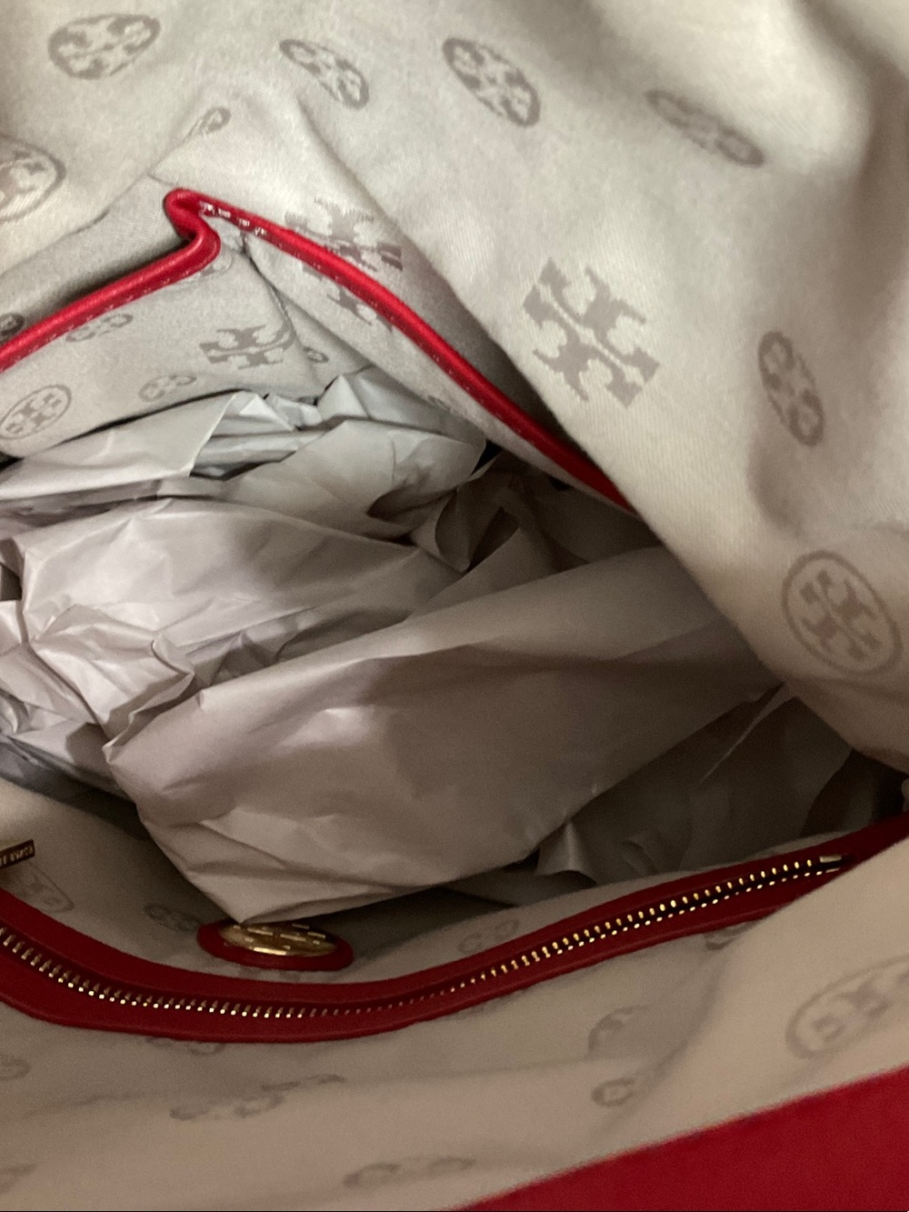 Tory Burch Like New Red Leather Shoulder Bag with Gold Logo Disc - Picture 8 of 8